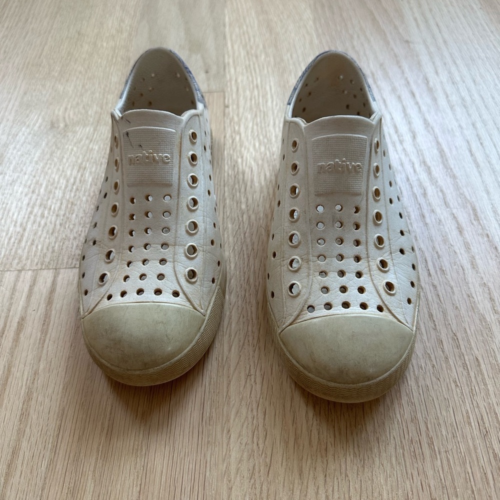 Native Kids Slip-On Water Shoes in Cream